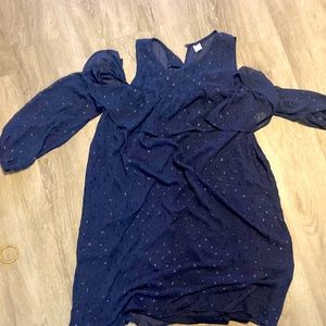 I’m selling a blue dress
